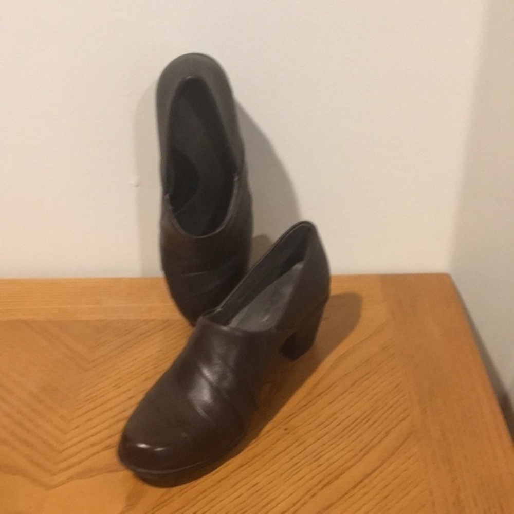 Naturalizer brown slip on